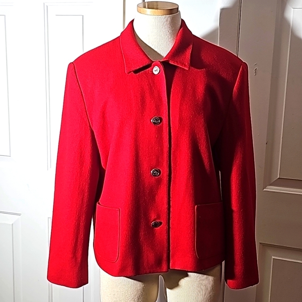 LJL, 100% red wool vintage jacket. Silver buttons. 2 pockets.